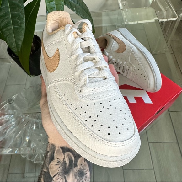 NEW NIKE COURT SNEAKERS TAN CREAM - Picture 2 of 3